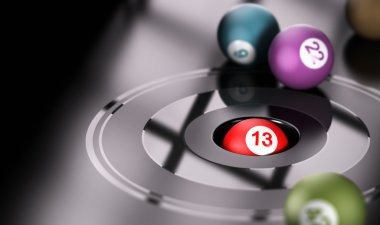 Antarmuka meja baccarat Evolution Gaming di layar ponsel dengan kontrol taruhan yang intuitif