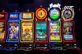 Antarmuka permainan Fortune Rabbit di platform glory77 dengan simbol-simbol keberuntungan Asia
